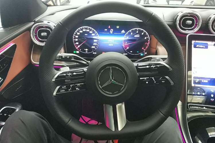 Used Mercedes-Benz GLC 2025 Refreshed GLC 300 L 4MATIC Dynamic Version 5 Seats Steering Wheel