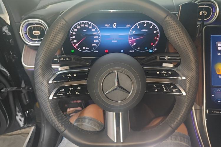 Used Mercedes-Benz GLC 2025 Refreshed GLC 300 L 4MATIC Dynamic Version 5 Seats Steering Wheel