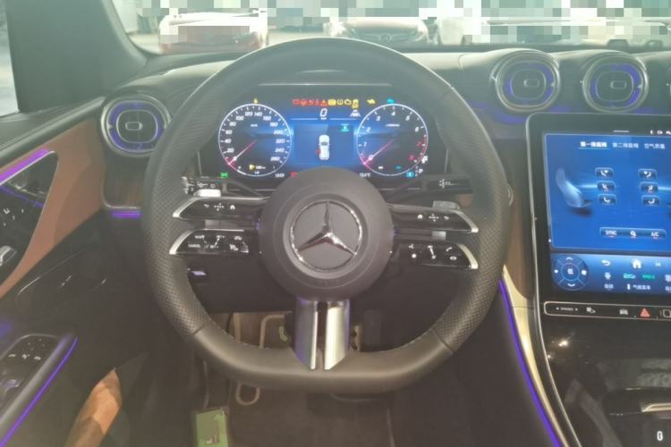 Used Mercedes-Benz GLC 2025 Refreshed GLC 300 L 4MATIC Dynamic Version 5 Seats Steering Wheel
