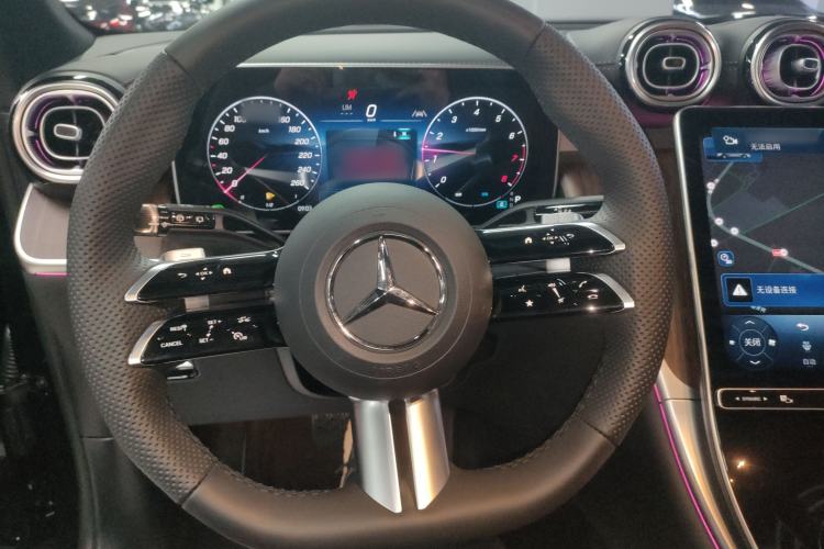 Used Mercedes-Benz GLC 2025 Refreshed GLC 300 L 4MATIC Dynamic Version 5 Seats Steering Wheel