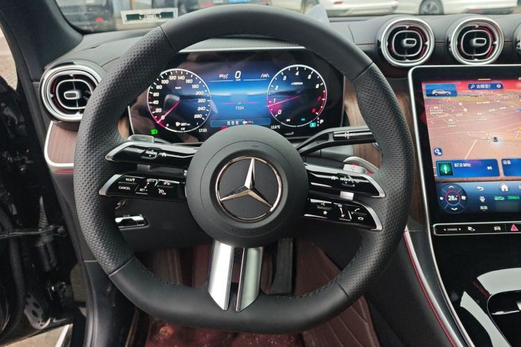Used Mercedes-Benz GLC 2025 Refreshed GLC 300 L 4MATIC Dynamic Version 5 Seats Steering Wheel