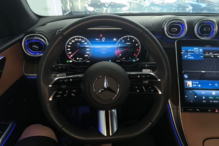 Used Mercedes-Benz GLC 2025 GLC 300 L 4MATIC Dynamic Model 5 Seats Steering Wheel