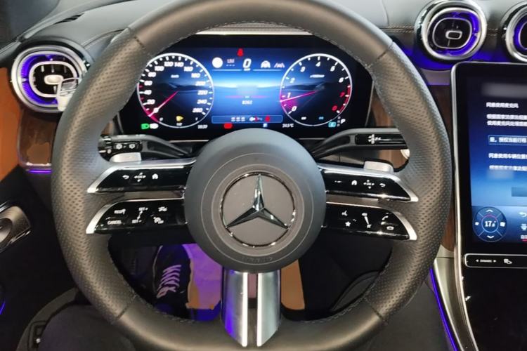 Used Mercedes-Benz GLC 2025 Refreshed GLC 300 L 4MATIC Dynamic Version 5 Seats Steering Wheel