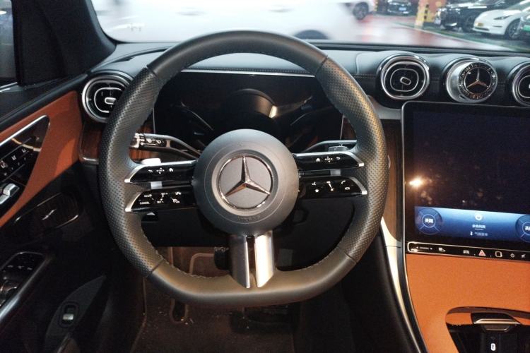 Used Mercedes-Benz GLC 2025 Refreshed GLC 300 L 4MATIC Dynamic Version 5 Seats Steering Wheel