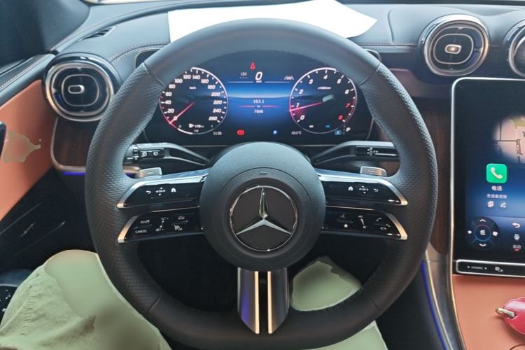 Used Mercedes-Benz GLC 2025 Refreshed GLC 300 L 4MATIC Dynamic Version 5 Seats Steering Wheel
