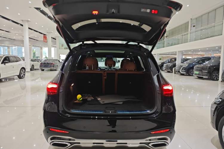 Used Mercedes-Benz GLC 2025 GLC 300 L 4MATIC Dynamic Model 5 Seats Trunk