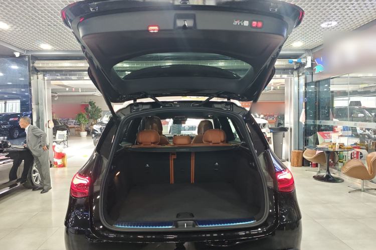 Used Mercedes-Benz GLC 2025 Refreshed GLC 300 L 4MATIC Dynamic Version 5 Seats Trunk