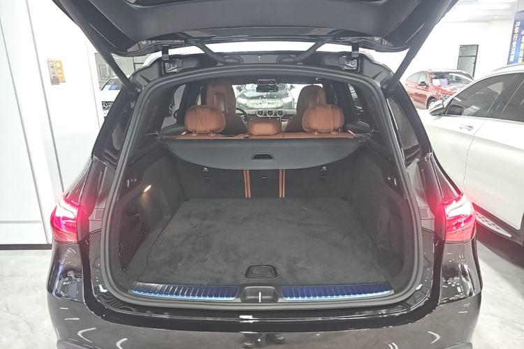 Used Mercedes-Benz GLC 2025 Refreshed GLC 300 L 4MATIC Dynamic Version 5 Seats Trunk