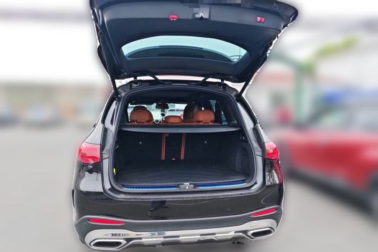 Used Mercedes-Benz GLC 2025 Refreshed GLC 300 L 4MATIC Dynamic Version 5 Seats Trunk