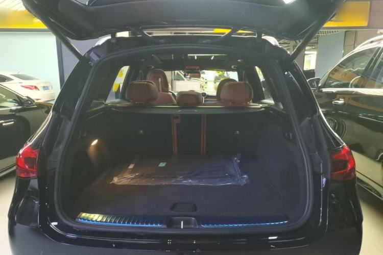 Used Mercedes-Benz GLC 2025 GLC 300 L 4MATIC Luxury Model 5 Seats Trunk