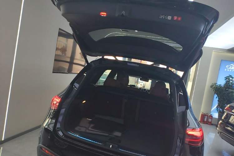 Used Mercedes-Benz GLC 2025 Refreshed GLC 300 L 4MATIC Dynamic Version 5 Seats Trunk