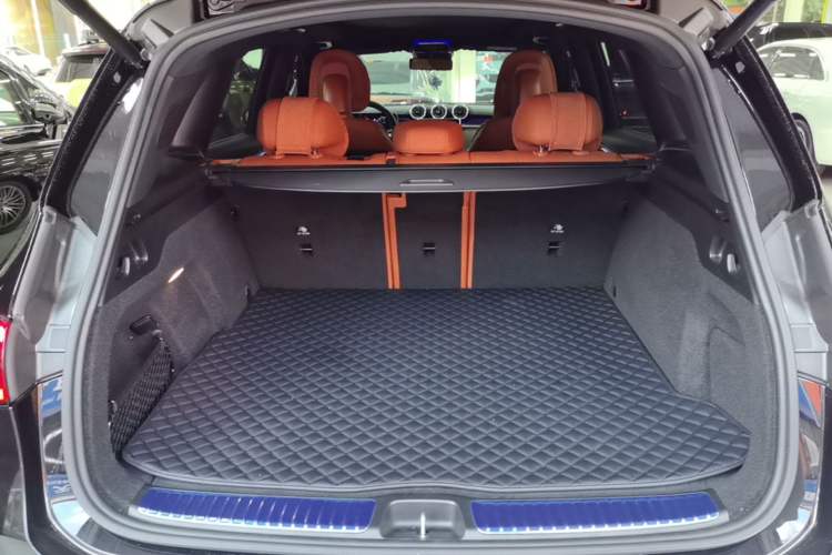 Used Mercedes-Benz GLC 2025 GLC 300 L 4MATIC Dynamic Model 5 Seats Trunk