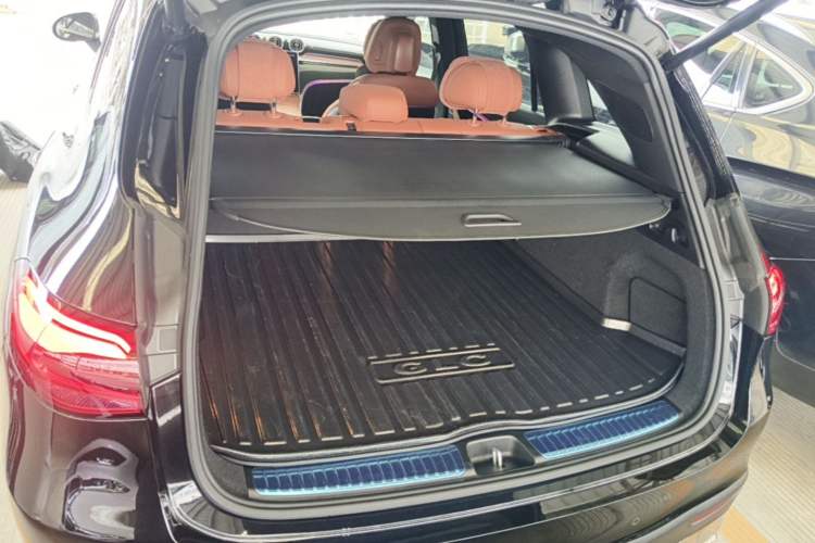 Used Mercedes-Benz GLC 2025 GLC 260 L 4MATIC Dynamic Edition Trunk