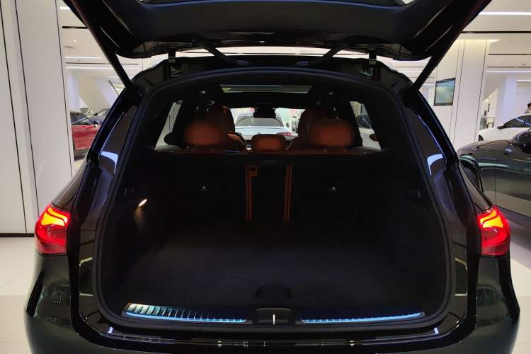 Used Mercedes-Benz GLC 2025 Refresh GLC 260 L 4MATIC Dynamic Edition Trunk