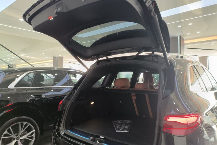 Used Mercedes-Benz GLC 2025 Facelift GLC 260 L 4MATIC Luxury Edition Trunk