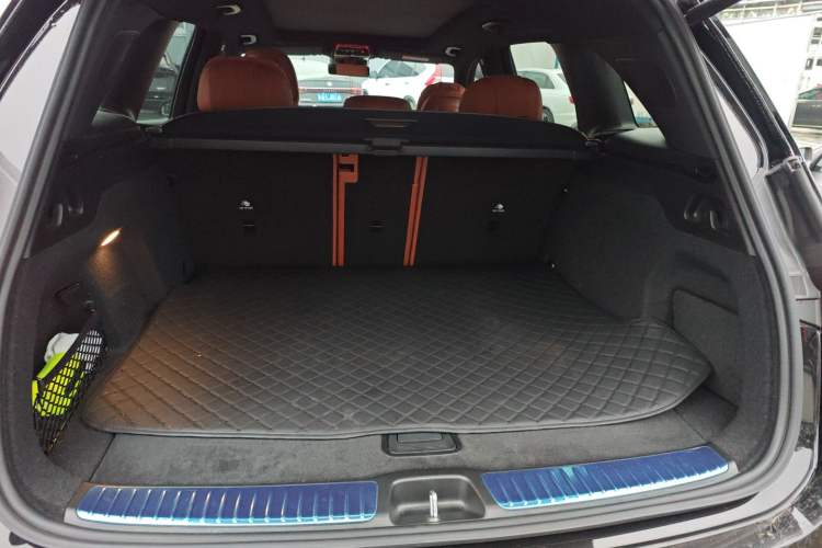 Used Mercedes-Benz GLC 2025 Refreshed GLC 300 L 4MATIC Dynamic Version 5 Seats Trunk