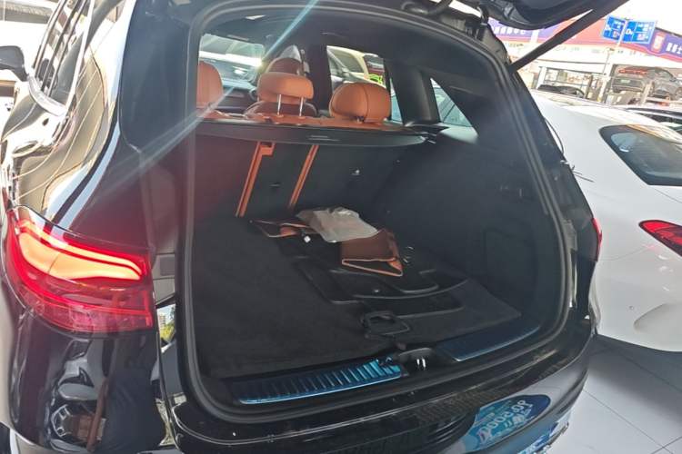Used Mercedes-Benz GLC 2025 Refreshed GLC 300 L 4MATIC Dynamic Version 5 Seats Trunk