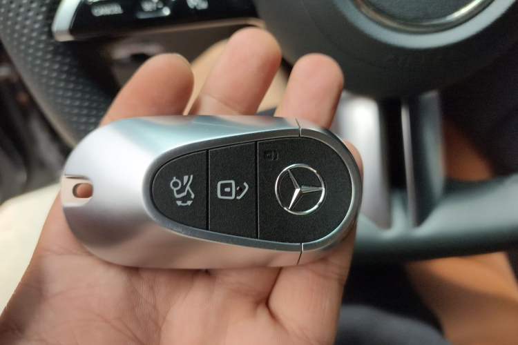 Used Mercedes-Benz GLC 2025 Refreshed GLC 300 L 4MATIC Dynamic Version 5 Seats Vehicle Key
