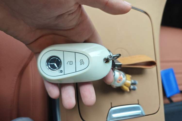 Used Mercedes-Benz GLC 2025 GLC 260 L 4MATIC Luxury Model Vehicle Key