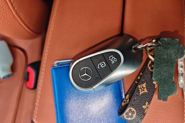 Used Mercedes-Benz GLC 2025 GLC 300 L 4MATIC Dynamic Model 5 Seats Vehicle Key
