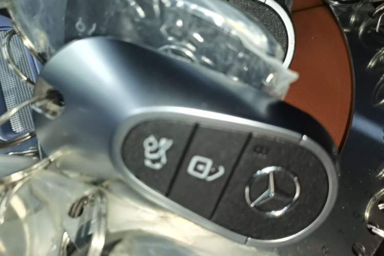 Used Mercedes-Benz GLC 2025 GLC 300 L 4MATIC Luxury Model 5 Seats Vehicle Key
