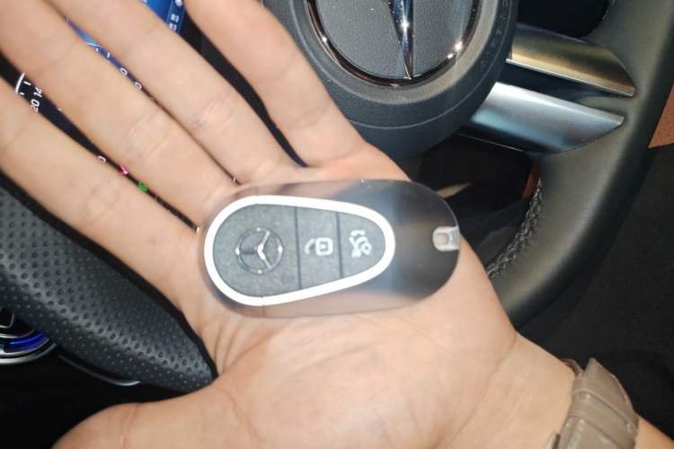 Used Mercedes-Benz GLC 2025 GLC 260 L 4MATIC Luxury Model Vehicle Key