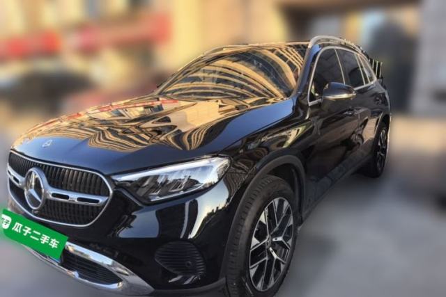 Ojetý Mercedes-Benz GLC 2025 GLC 260 L 4MATIC Dynamic Edition