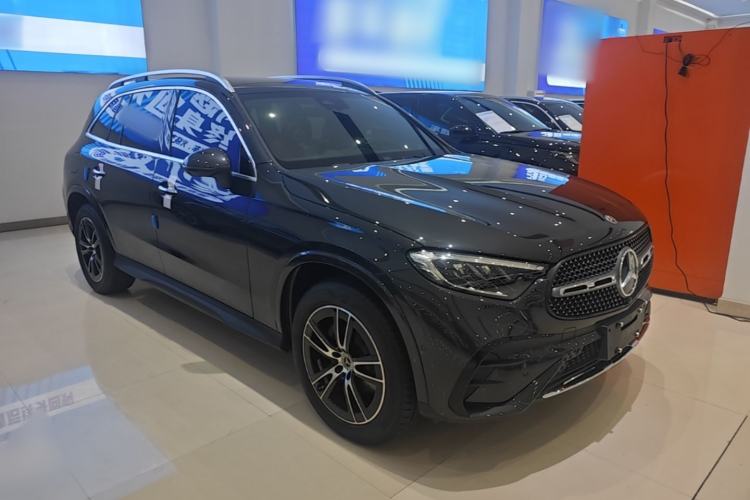 Used Mercedes-Benz GLC 2025 GLC 260 L 4MATIC Luxury Model Front Right 45 Deg