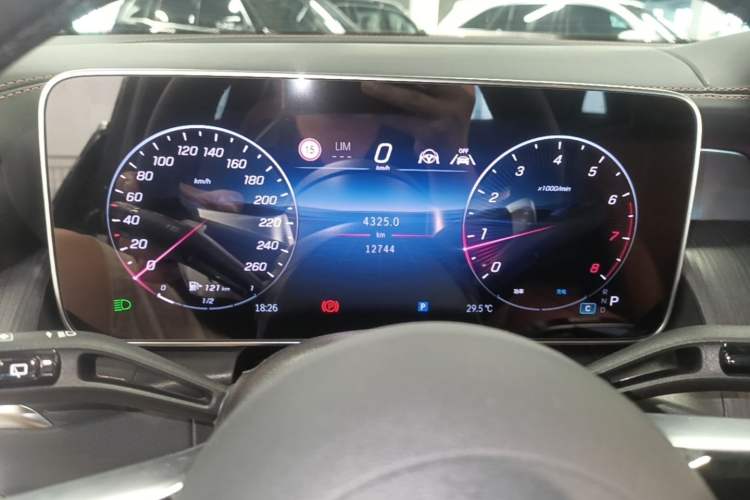 Used Mercedes-Benz GLC 2025 GLC 260 L 4MATIC Luxury Model Odometer Close Up