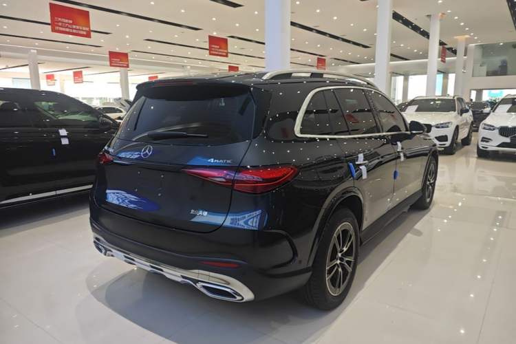 Used Mercedes-Benz GLC 2025 GLC 260 L 4MATIC Luxury Model Rear Right 45 Deg