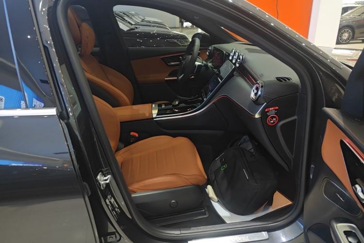 Used Mercedes-Benz GLC 2025 GLC 260 L 4MATIC Luxury Model Right Front Seat