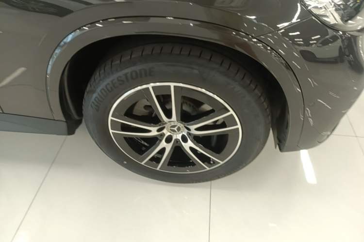 Used Mercedes-Benz GLC 2025 GLC 260 L 4MATIC Luxury Model Right Front Wheel Hub