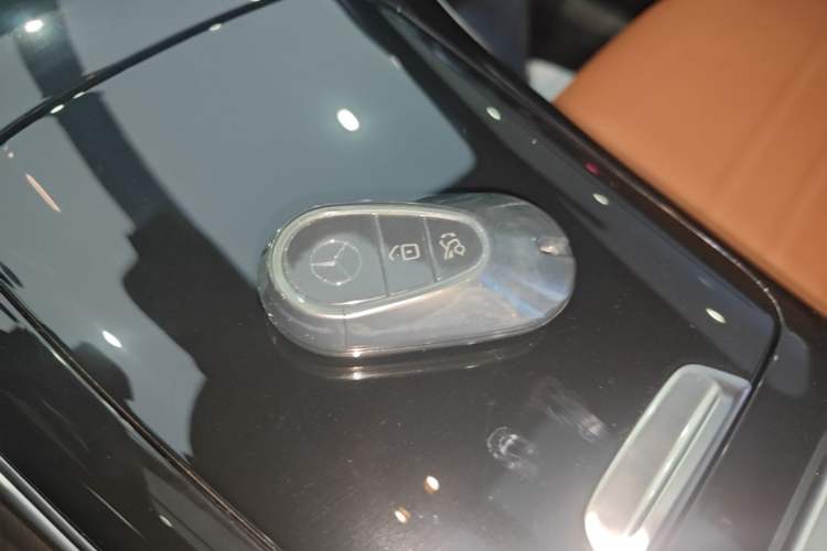 Used Mercedes-Benz GLC 2025 GLC 260 L 4MATIC Luxury Model Vehicle Key