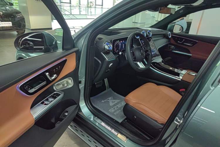 Used Mercedes-Benz GLC 2025 GLC 300 L 4MATIC Luxury Model 5 Seats Driver Seat