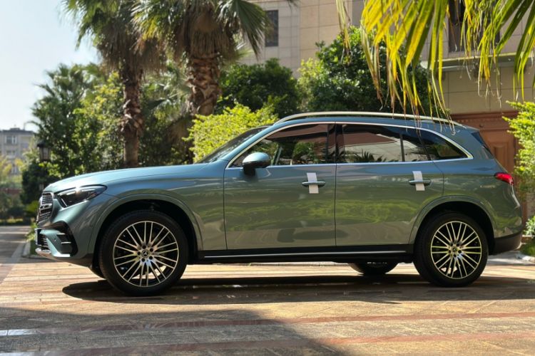 Used Mercedes-Benz GLC 2025 GLC 300 L 4MATIC Luxury Model 5 Seats Exterior 2