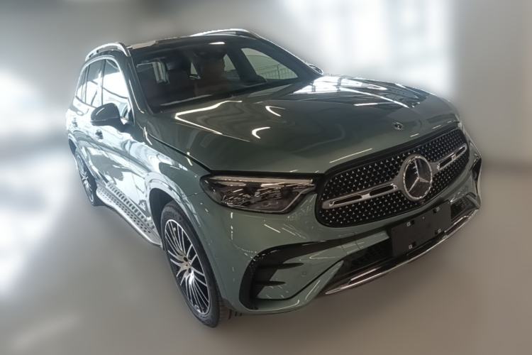 Used Mercedes-Benz GLC 2025 GLC 300 L 4MATIC Luxury Model 5 Seats Front Right 45 Deg
