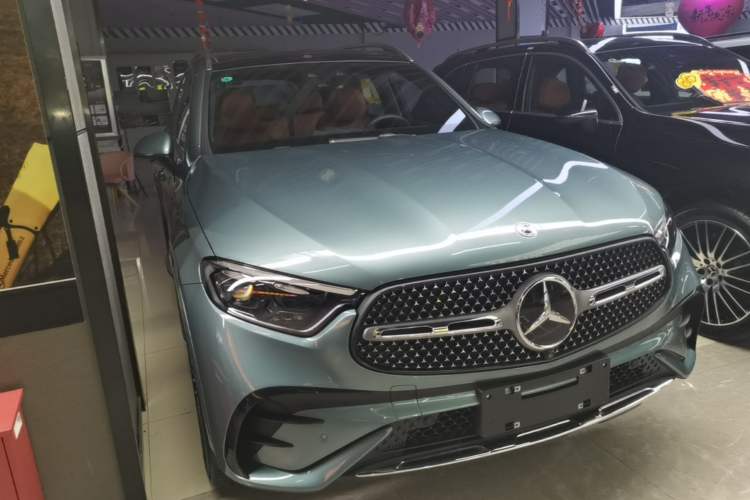 Used Mercedes-Benz GLC 2025 GLC 300 L 4MATIC Luxury Model 5 Seats Front Right 45 Deg