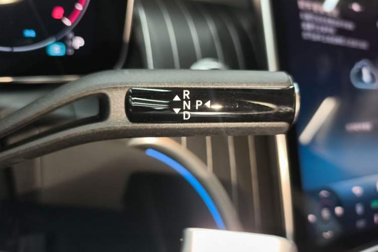 Used Mercedes-Benz GLC 2025 GLC 300 L 4MATIC Luxury Model 5 Seats Gear Lever