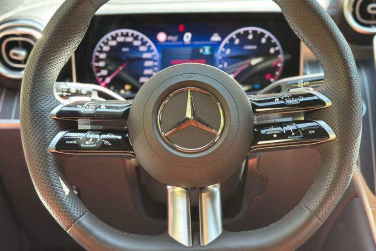 Used Mercedes-Benz GLC 2025 GLC 300 L 4MATIC Luxury Model 5 Seats Interior 5