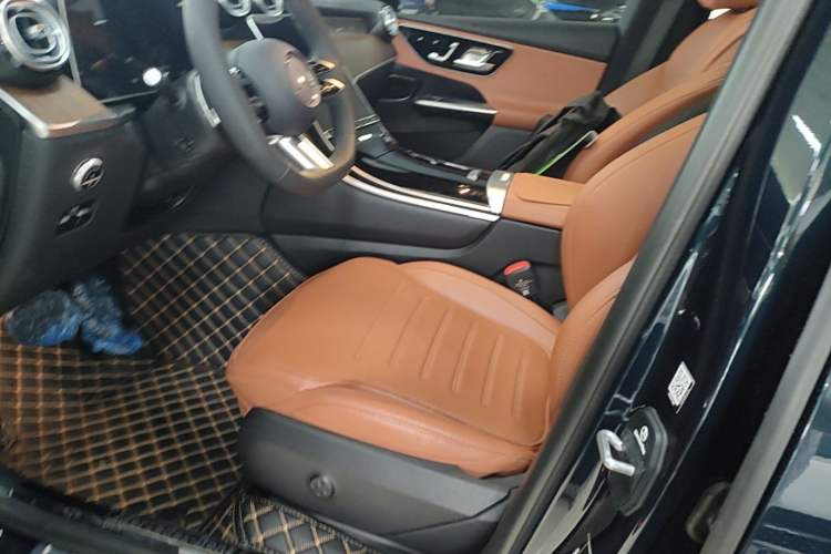 Used Mercedes-Benz GLC 2025 GLC 300 L 4MATIC Dynamic Model 5 Seats Left Front Seat