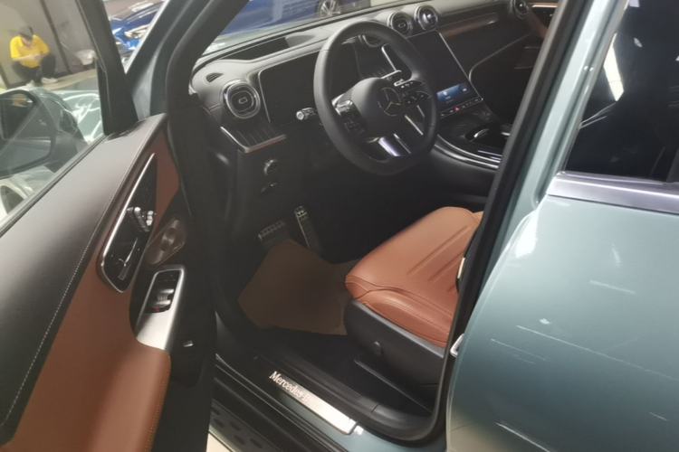 Used Mercedes-Benz GLC 2025 GLC 300 L 4MATIC Luxury Model 5 Seats Left Front Seat
