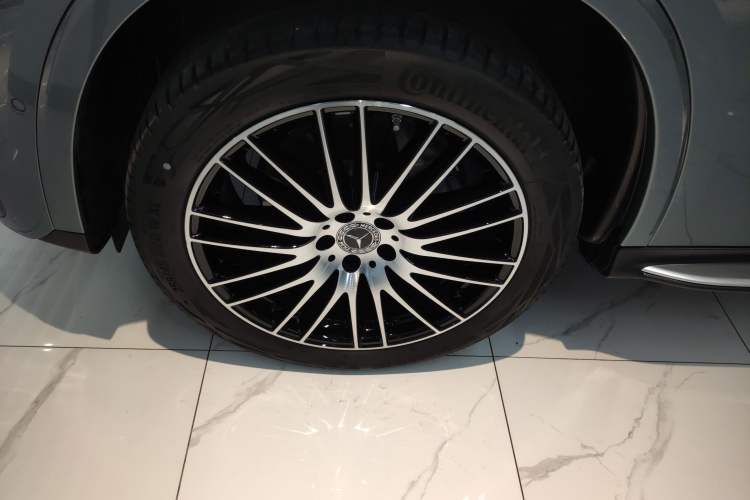 Used Mercedes-Benz GLC 2025 GLC 300 L 4MATIC Luxury Model 5 Seats Left Front Wheel Hub