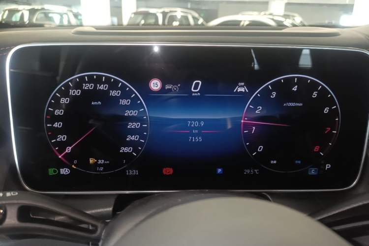 Used Mercedes-Benz GLC 2025 GLC 300 L 4MATIC Luxury Model 5 Seats Odometer Close Up