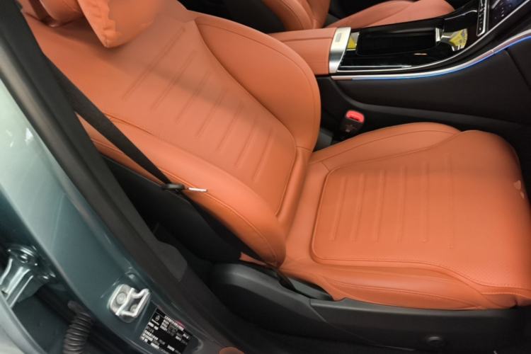 Used Mercedes-Benz GLC 2025 GLC 300 L 4MATIC Luxury Model 5 Seats Right Front Seat