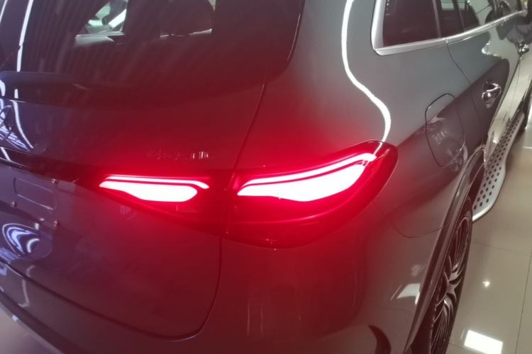 Used Mercedes-Benz GLC 2025 GLC 300 L 4MATIC Luxury Model 5 Seats Right Rear Taillight