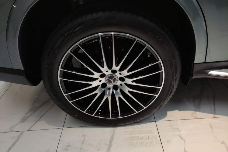 Used Mercedes-Benz GLC 2025 GLC 300 L 4MATIC Luxury Model 5 Seats Right Rear Wheel Hub