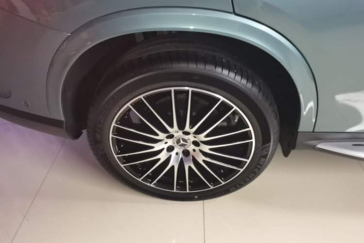 Used Mercedes-Benz GLC 2025 GLC 300 L 4MATIC Luxury Model 5 Seats Right Rear Wheel Hub