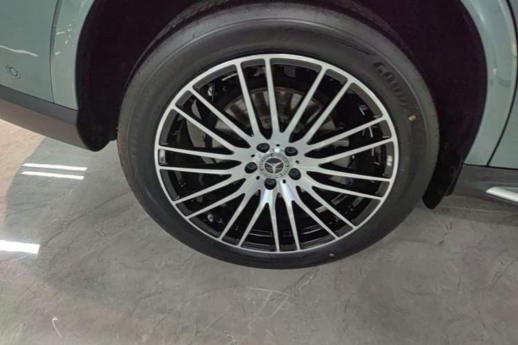 Used Mercedes-Benz GLC 2025 GLC 300 L 4MATIC Luxury Model 5 Seats Right Rear Wheel Hub