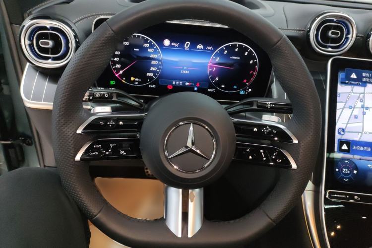 Used Mercedes-Benz GLC 2025 GLC 300 L 4MATIC Luxury Model 5 Seats Steering Wheel