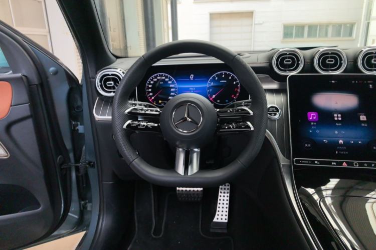 Used Mercedes-Benz GLC 2025 GLC 300 L 4MATIC Luxury Model 5 Seats Steering Wheel